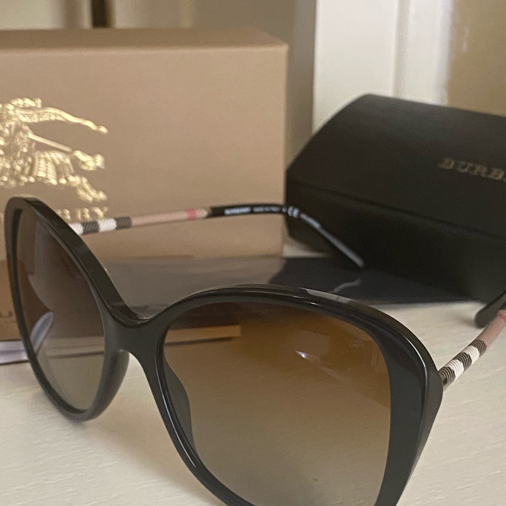 Brand new  Burberry polarised sunglasses 🔥…